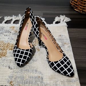 Black and white plaid pump